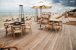 Terrasse bois pour restaurant bord de plage