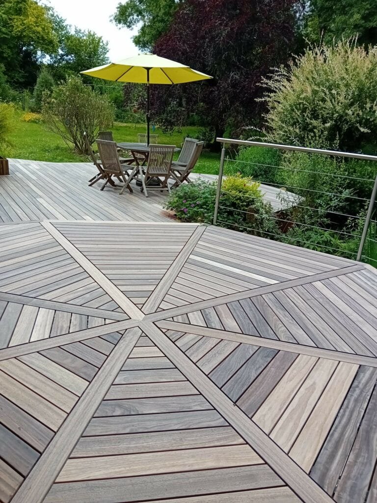 jolie terrasse en bois padouk